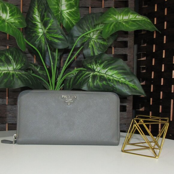 Prada Women's Wallet in Elegant Gray - Picture 10 of 10